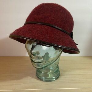 Vntg August Elegant Burgundy Wool Felt Bucket Hat Cloche Classic Sophisticated